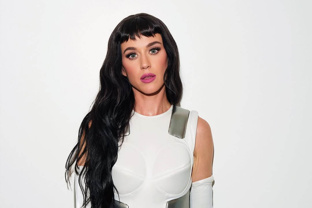 H Katy Perry δίνει στους fans της ως «χριστουγεννιάτικο δώρο» τέσσερα νέα τραγούδια