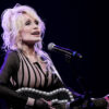 Dolly Parton: Το icon που δεν πήρε ποτέ τη ζωή στα σοβαρά